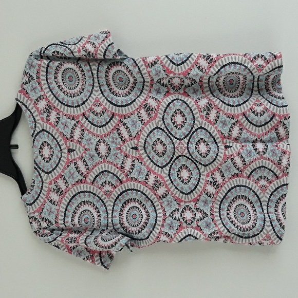 Chico's V neck Medallion Printed Tee Shirt #1295 - Picture 4 of 4